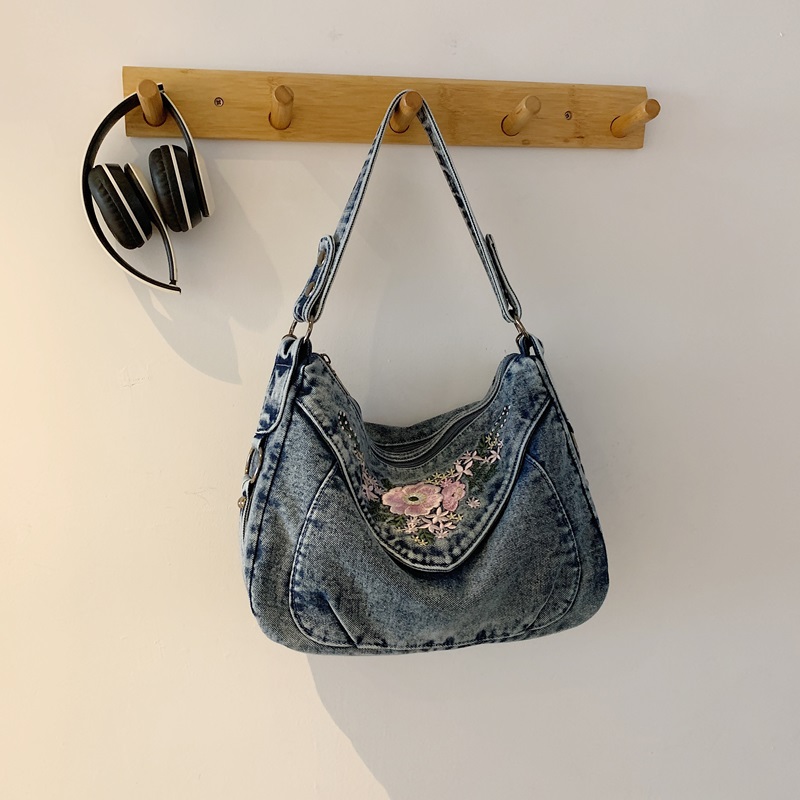Embroidery Fish - Bolsa Transversal de Ombro em Jeans